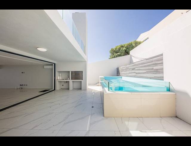 5 BEDROOM HOUSE FOR SALE IN BLOUBERGSTRAND